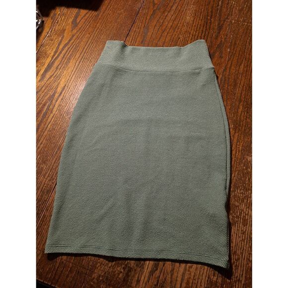 Women’s XS LuLaRoe Green White Polka Dot Pencil Skirt Stretch Polyester Spandex - Picture 1 of 2